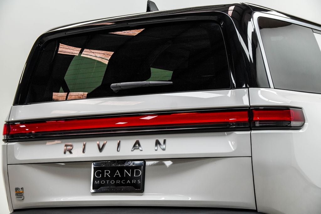 2023 Rivian R1S Adventure