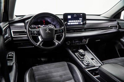 2024 Mitsubishi Outlander SE