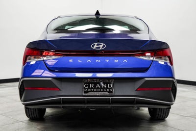 2024 Hyundai Elantra SE