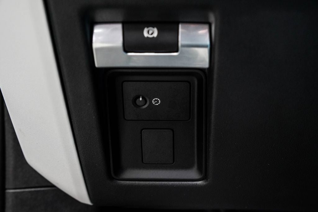 2025 Land Rover Defender 110 S