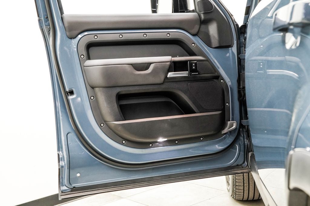 2025 Land Rover Defender 110 S