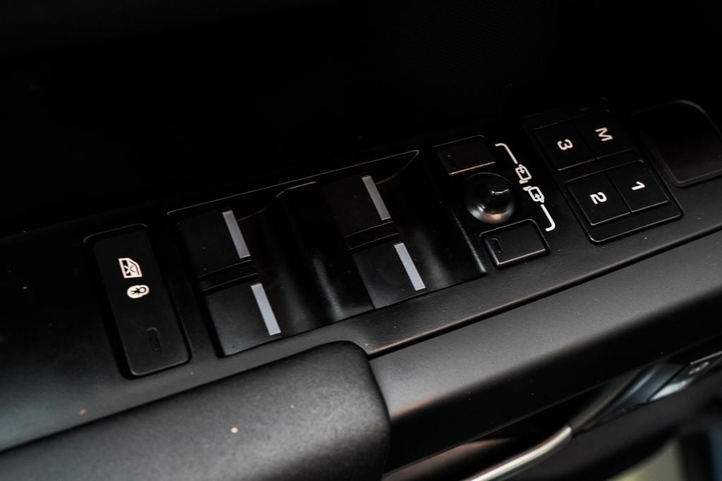 2025 Land Rover Defender 110 S