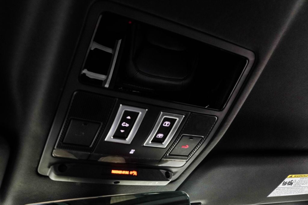 2025 Land Rover Defender 110 S