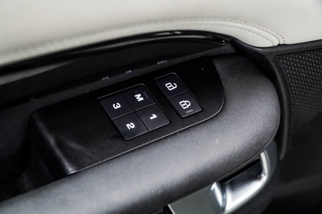 2025 Land Rover Discovery S