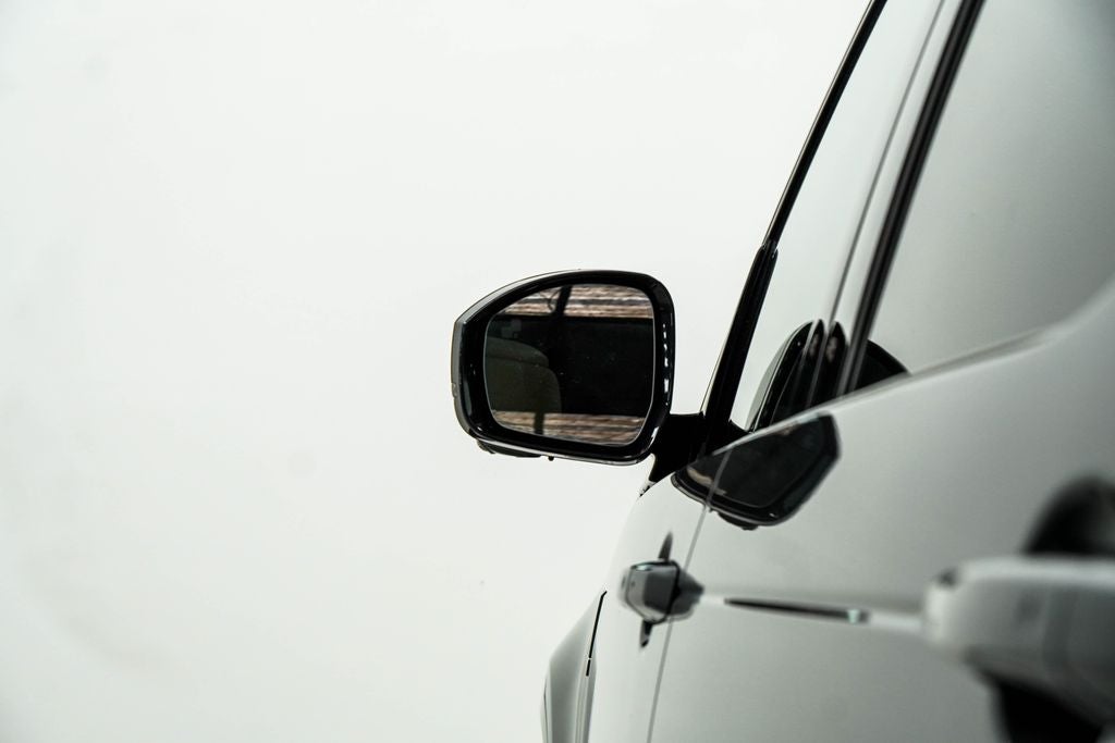 2023 Land Rover Discovery Metropolitan Edition