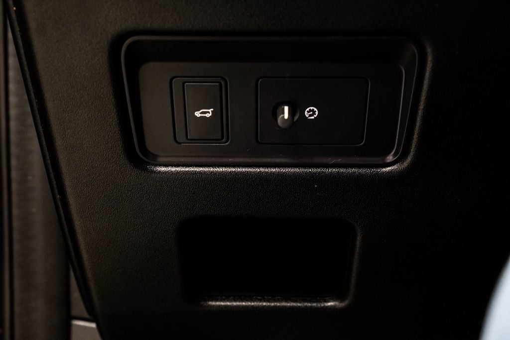 2023 Land Rover Discovery Metropolitan Edition