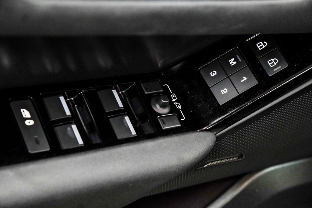 2025 Land Rover Range Rover Velar Dynamic SE