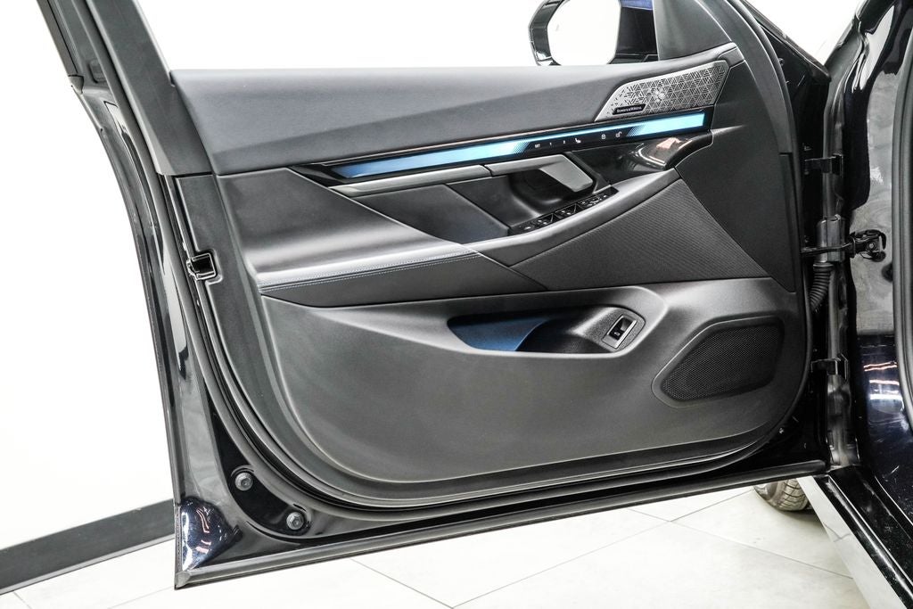 2026 BMW 5 Series 550e xDrive