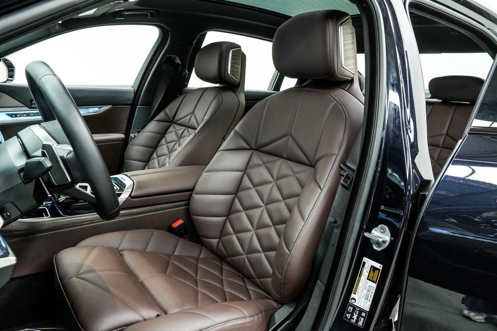 2025 BMW 7 Series 740i xDrive