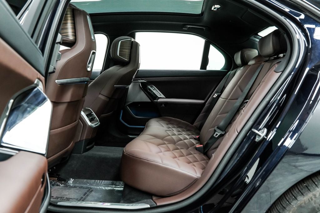 2025 BMW 7 Series 740i xDrive