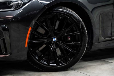 2022 BMW 7 Series M760i