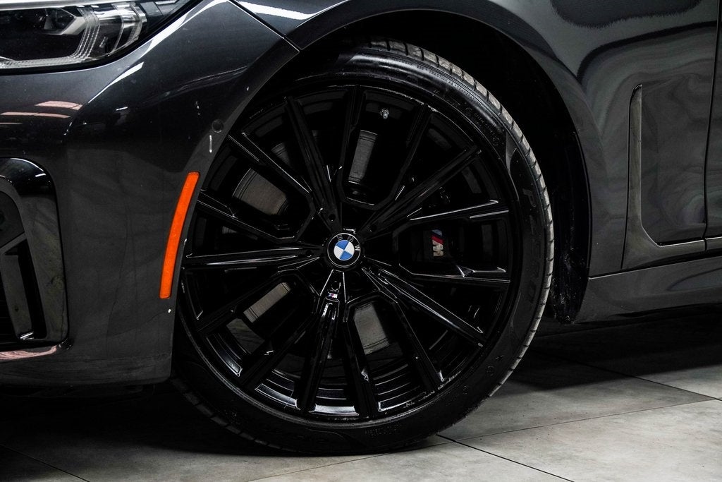 2022 BMW 7 Series M760i