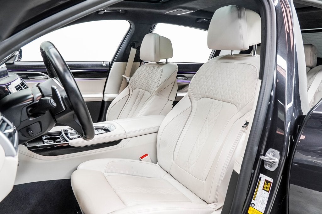 2022 BMW 7 Series M760i