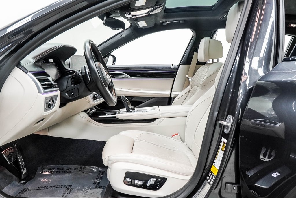 2022 BMW 7 Series M760i