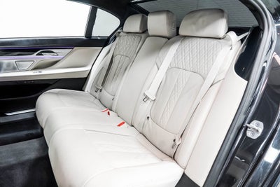 2022 BMW 7 Series M760i