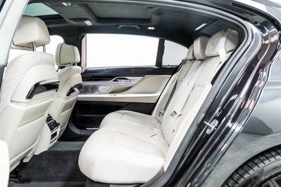2022 BMW 7 Series M760i