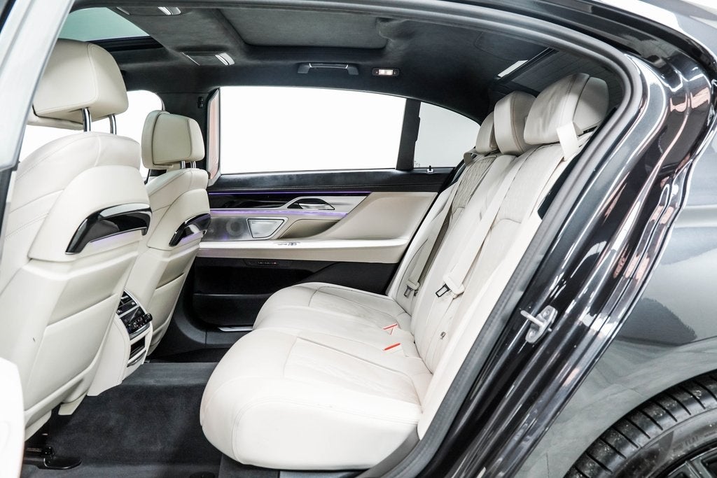 2022 BMW 7 Series M760i