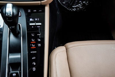 2024 Porsche Macan T