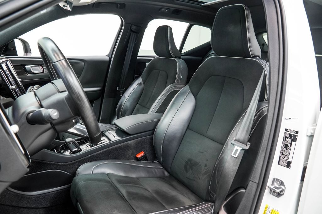 2021 Volvo XC40 R-Design