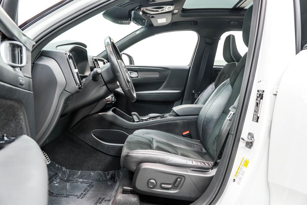 2021 Volvo XC40 R-Design