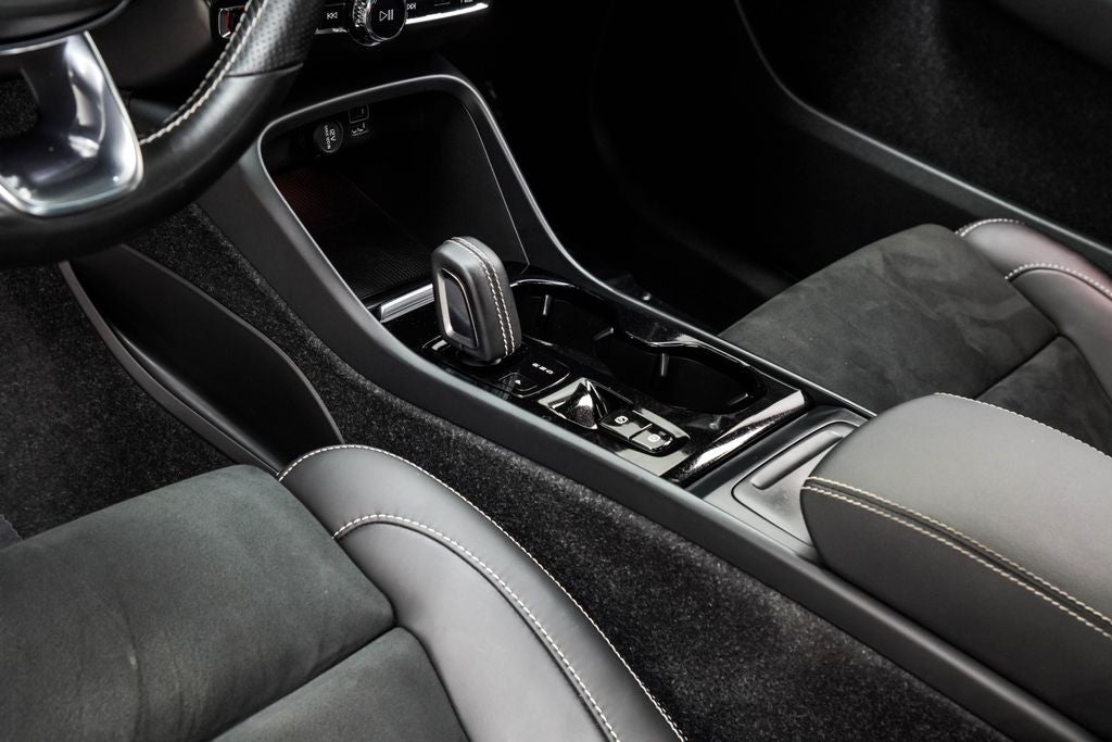 2021 Volvo XC40 R-Design