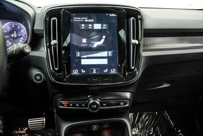 2021 Volvo XC40 R-Design