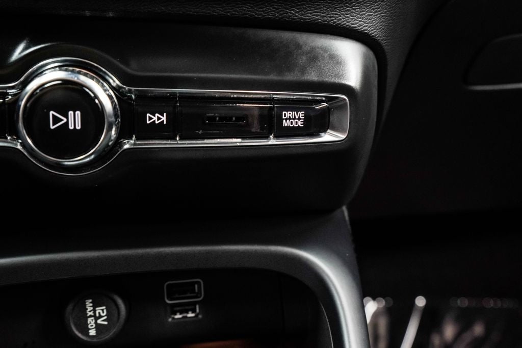 2021 Volvo XC40 R-Design