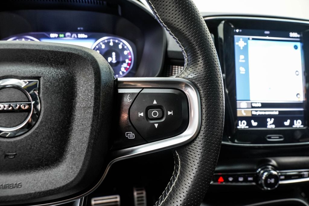 2021 Volvo XC40 R-Design