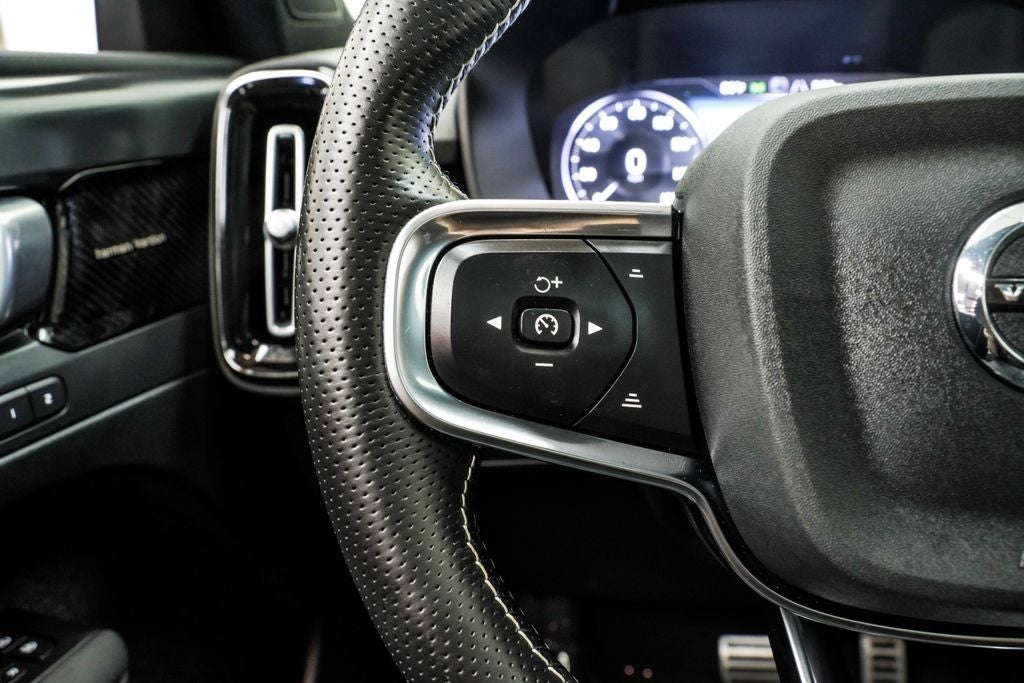 2021 Volvo XC40 R-Design