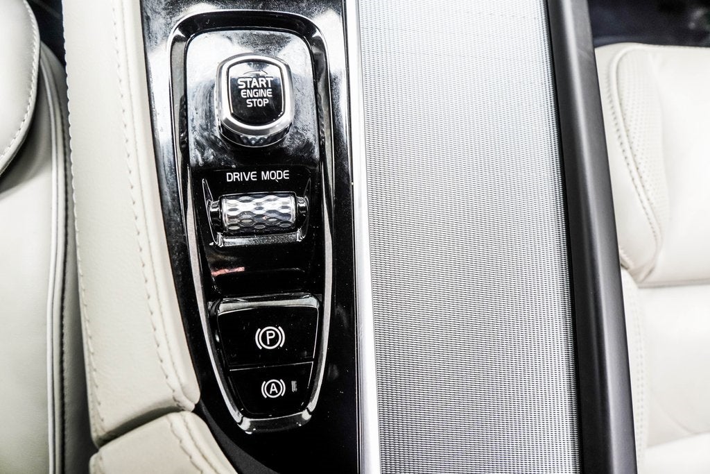 2021 Volvo XC90 T6 R-Design