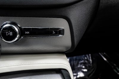 2021 Volvo XC90 T6 R-Design