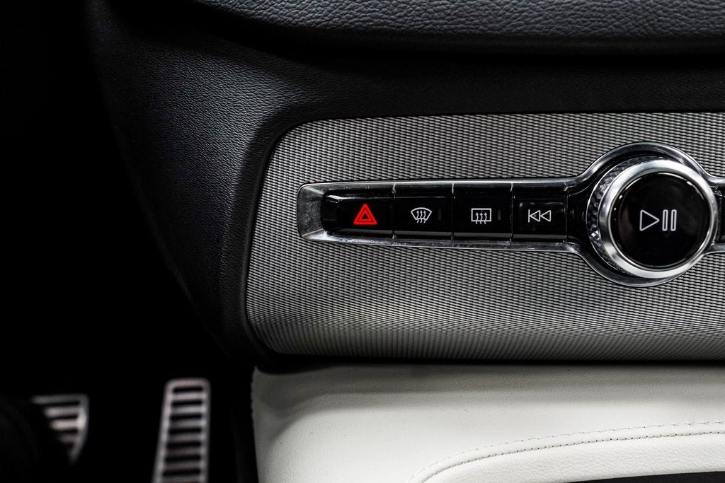 2021 Volvo XC90 T6 R-Design