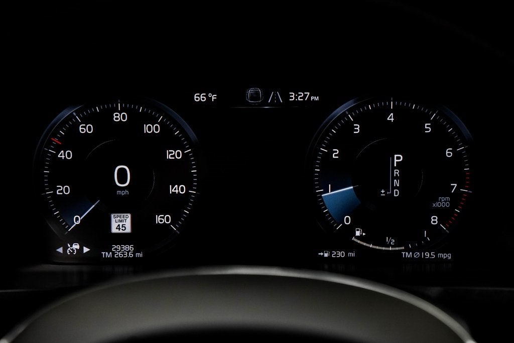 2021 Volvo XC90 T6 R-Design