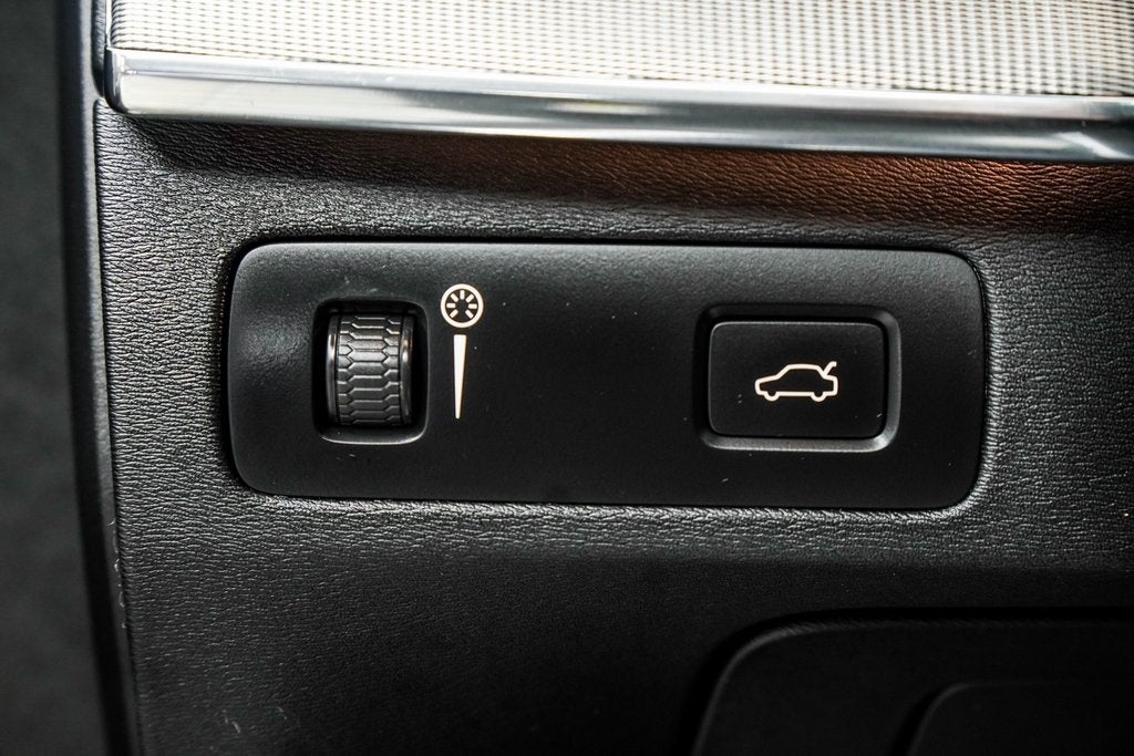 2021 Volvo XC90 T6 R-Design