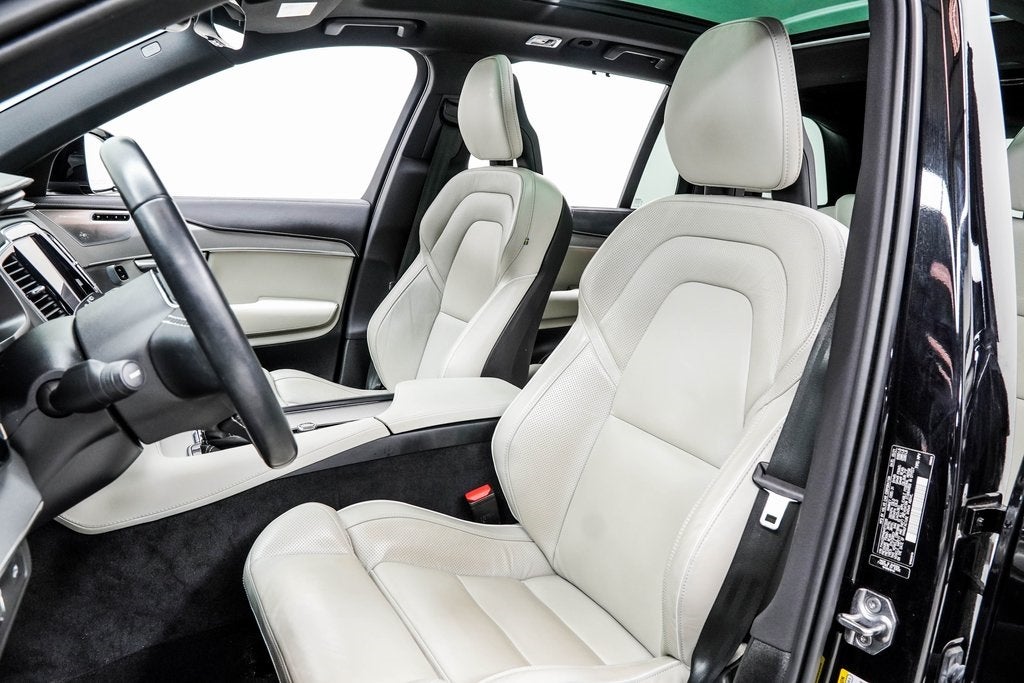 2021 Volvo XC90 T6 R-Design