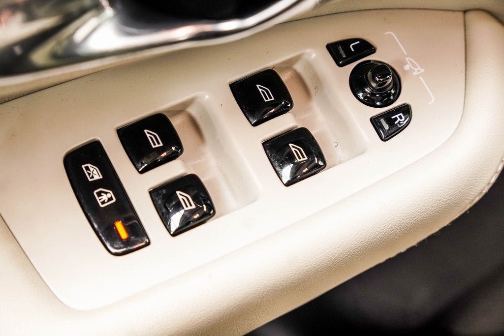 2021 Volvo XC90 T6 R-Design