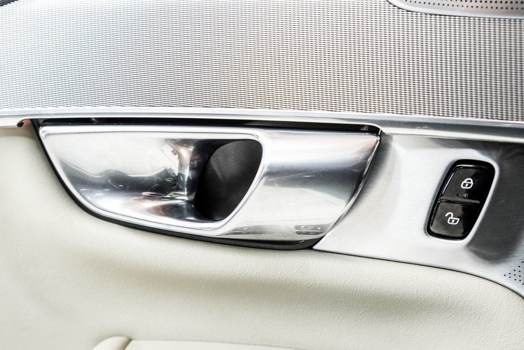 2021 Volvo XC90 T6 R-Design