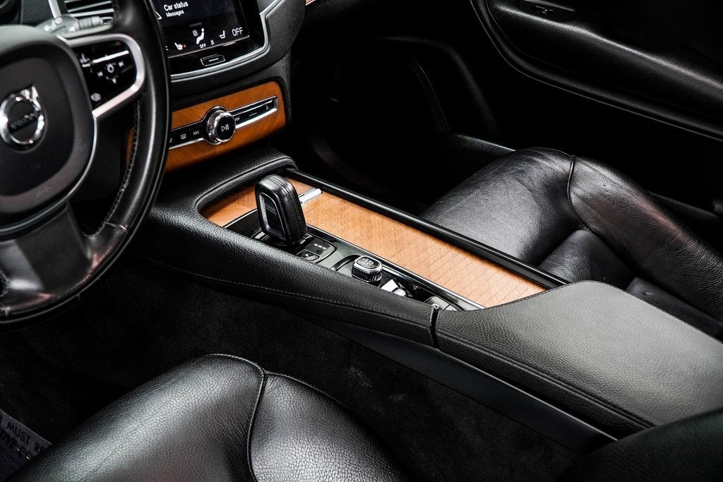 2021 Volvo XC90 Recharge Plug-In Hybrid T8 Inscription Expression 7 Passenger