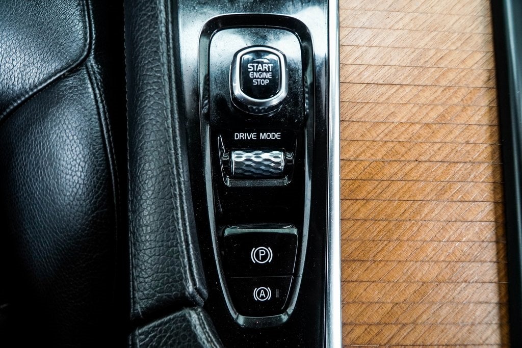 2021 Volvo XC90 Recharge Plug-In Hybrid T8 Inscription Expression 7 Passenger