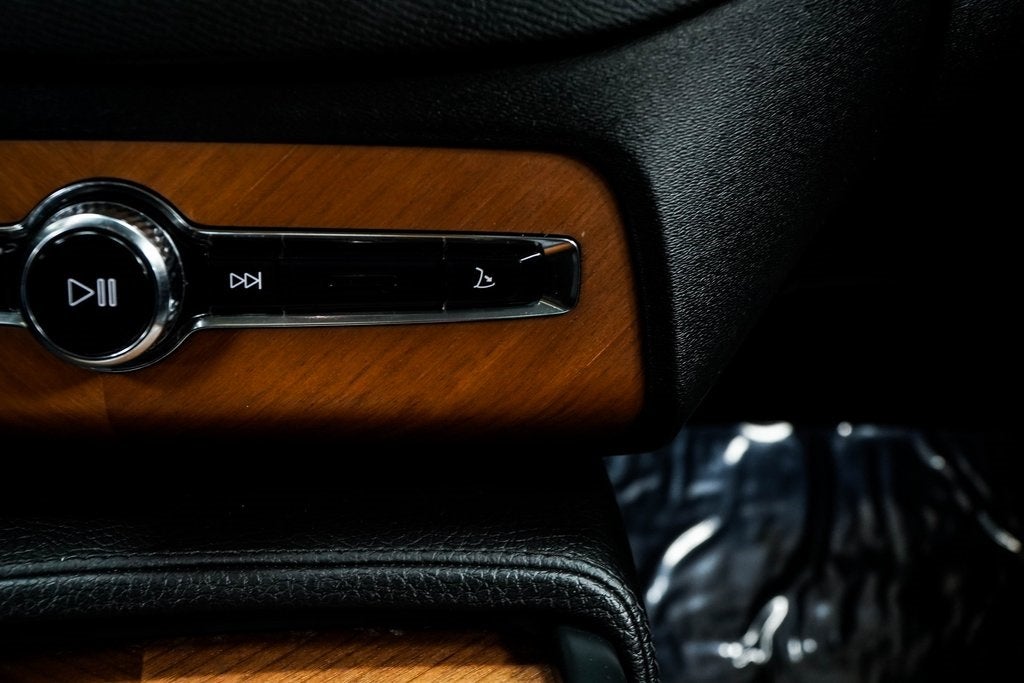 2021 Volvo XC90 Recharge Plug-In Hybrid T8 Inscription Expression 7 Passenger