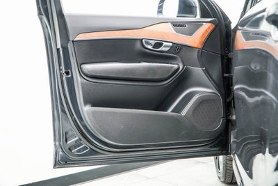 2021 Volvo XC90 Recharge Plug-In Hybrid T8 Inscription Expression 7 Passenger