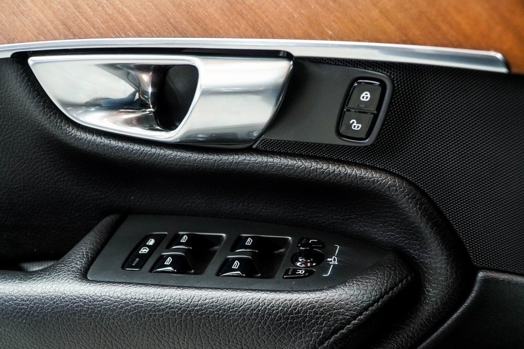 2021 Volvo XC90 Recharge Plug-In Hybrid T8 Inscription Expression 7 Passenger